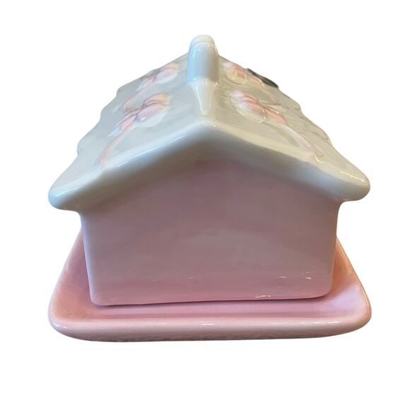 Gingerbread House Covered Butter Dish Hand Painted Pastel Pink & White NEW - Picture 12 of 14
